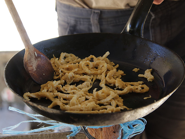 Die Spätzle müssen noch angeschmelzt werden