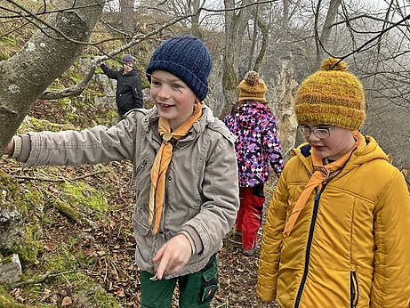 Kinder in der Nähe vom Aussichtspunkt Hohenzollernblick