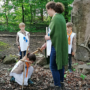 Ritterschlag in Straubenhardt - Meuten spielen Ritter